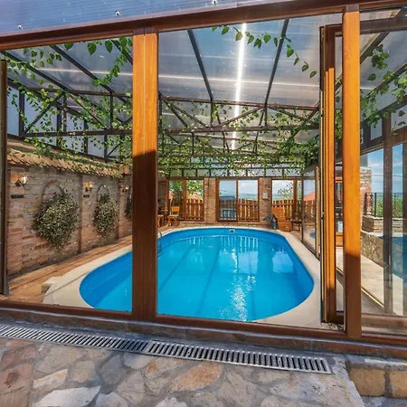 Etno Kula Villa *